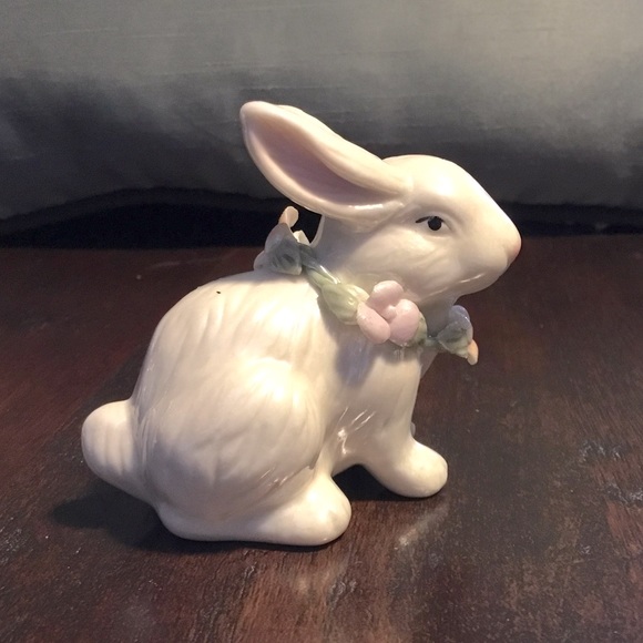 🐇Set of Sweet Easter Bunnies - Glossy White Ceramic -🐇 - Picture 4 of 9